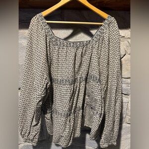 Women's Black and White Patterned Top